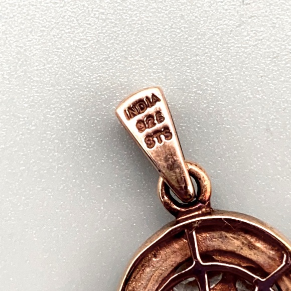 This is a stunning heart shaped pendant done with morganite and diamond 🎀 - Picture 3 of 8